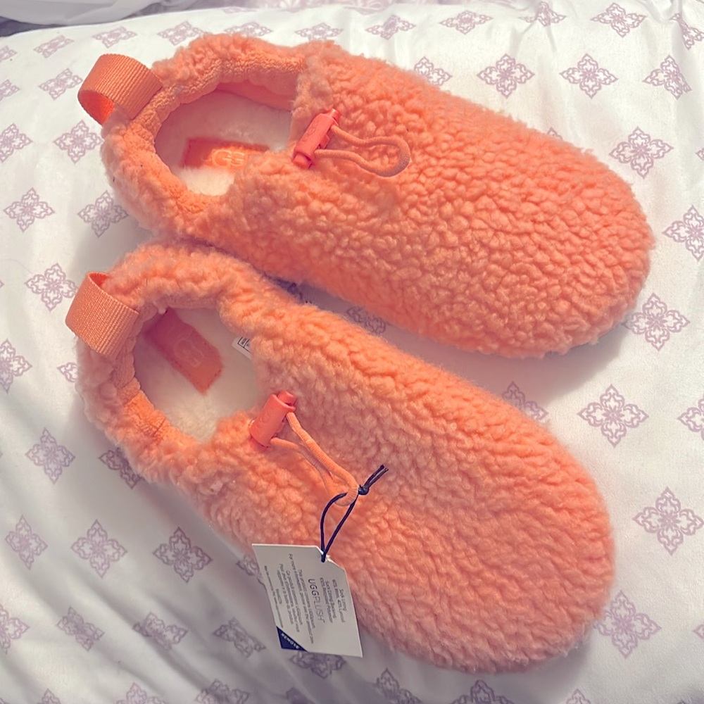 UGG plushy slipper